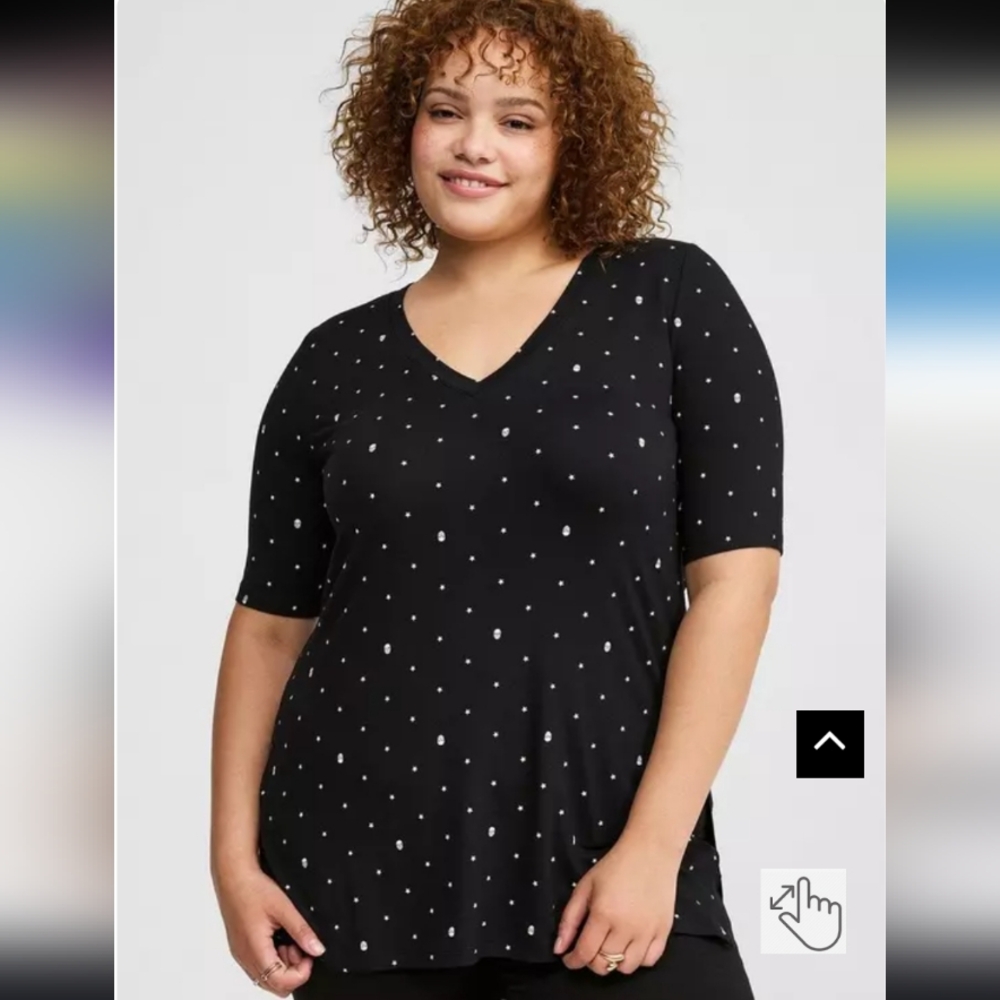 Torrid Black and White Skulls & Stars Short Sleeve Jersey Tee